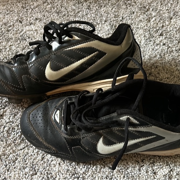Nike softball/baseball cleats - Picture 1 of 3